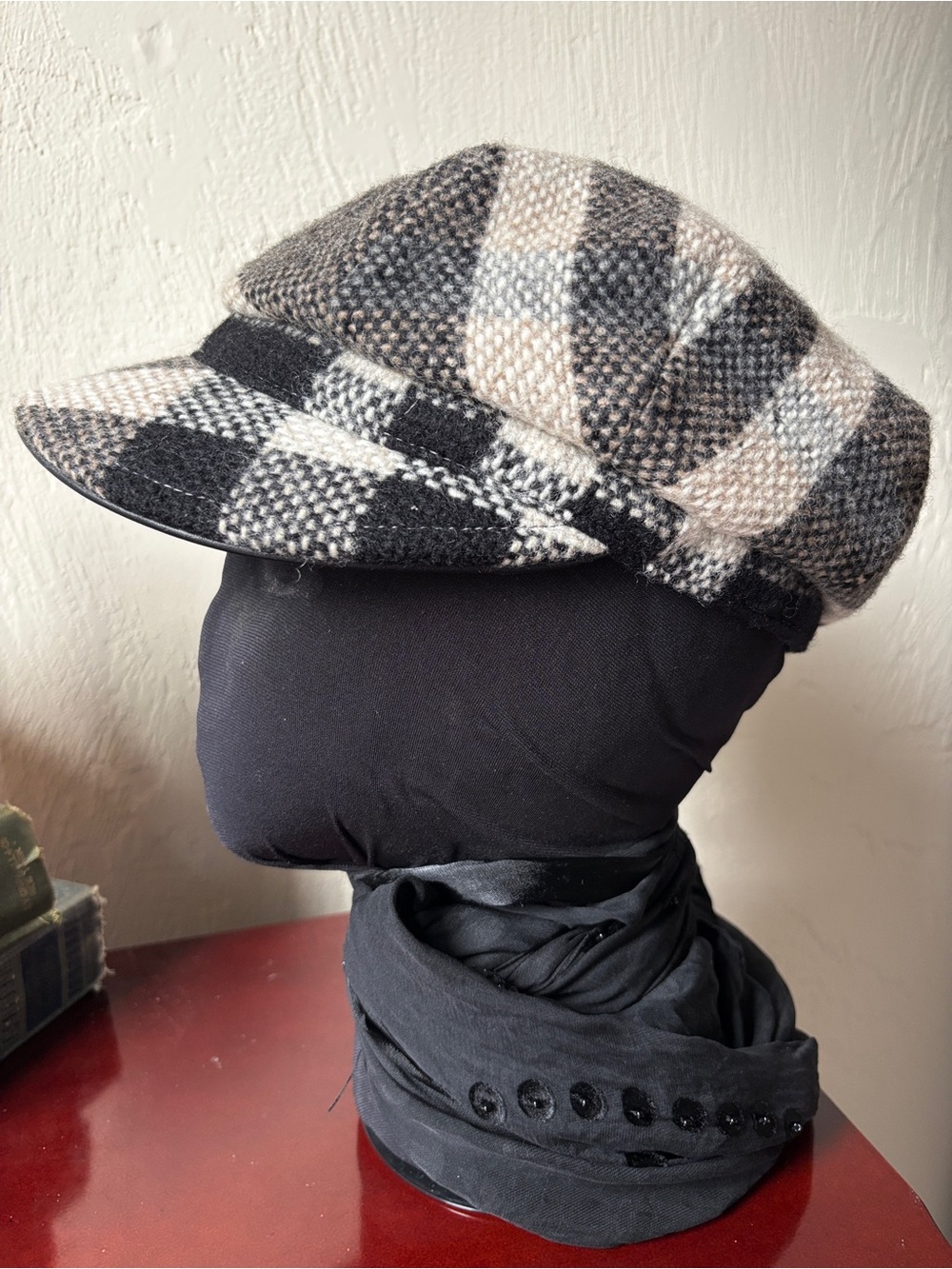 Burberry Wool Nova Check Newsboy / Baker Boy Cap Black Tan & White -size M